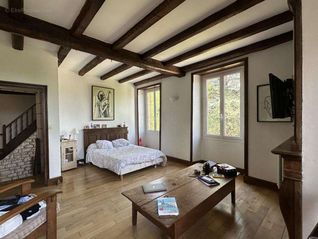 Maison à LA CHAPELLE-AUX-SAINTS