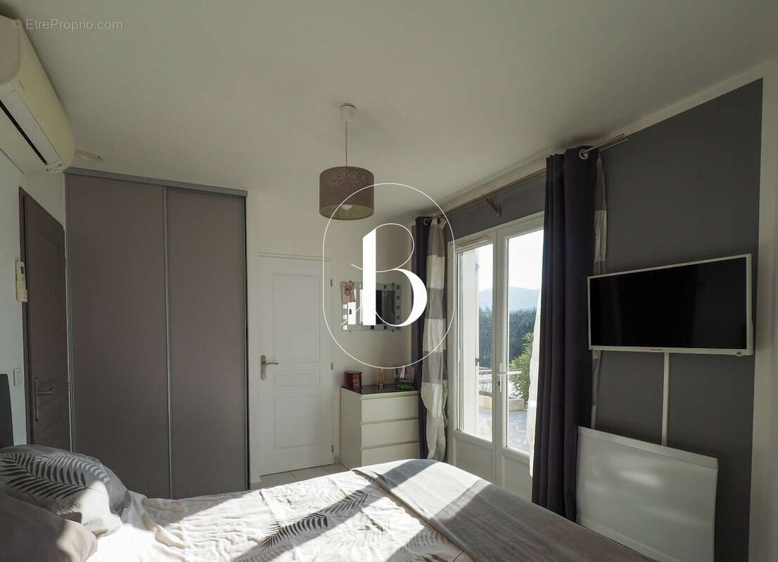 Maison à LA ROQUE-SUR-CEZE