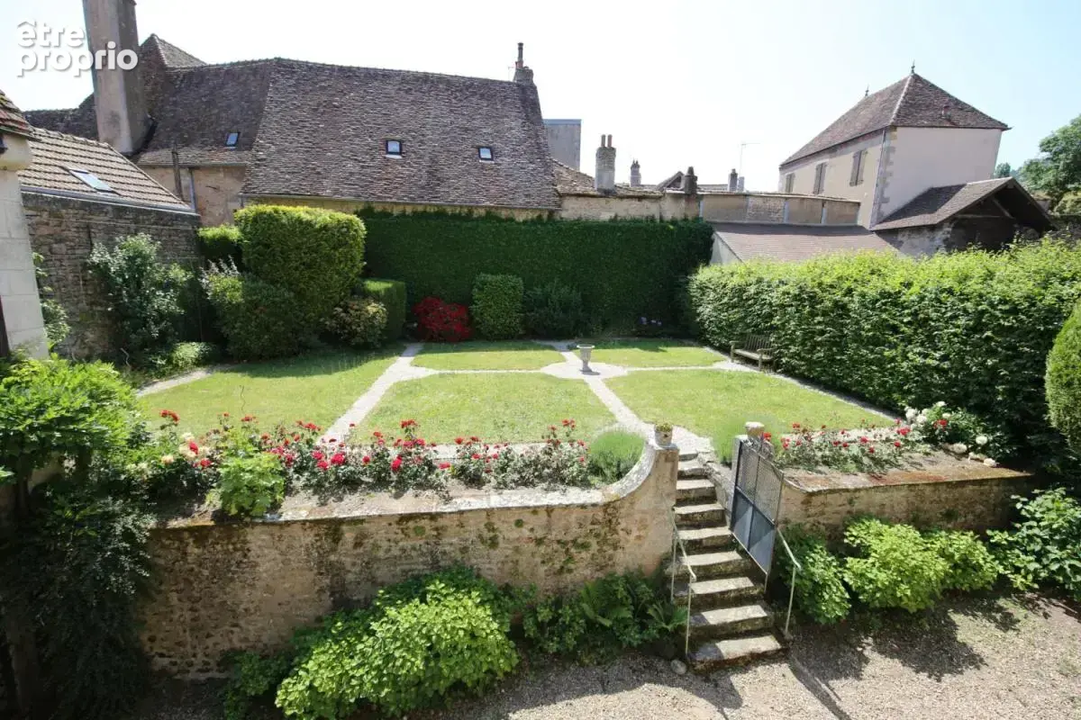 Ancienne maison Canoniale idéalement située en plein coeur historique avec jardin à la française - photo 6