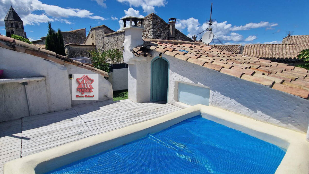 Maison à LA GARDE-ADHEMAR