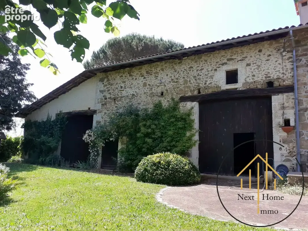 Maison 5 pièces 196 m² à vendre à Massignac (16310) - photo 2