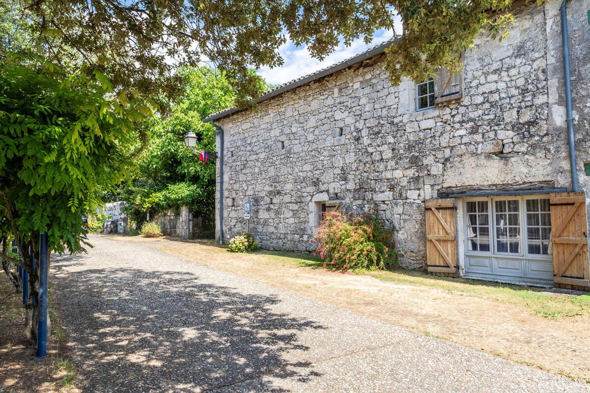 Maison à MONTJOI