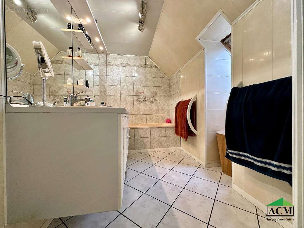 Maison à MERY-SUR-OISE