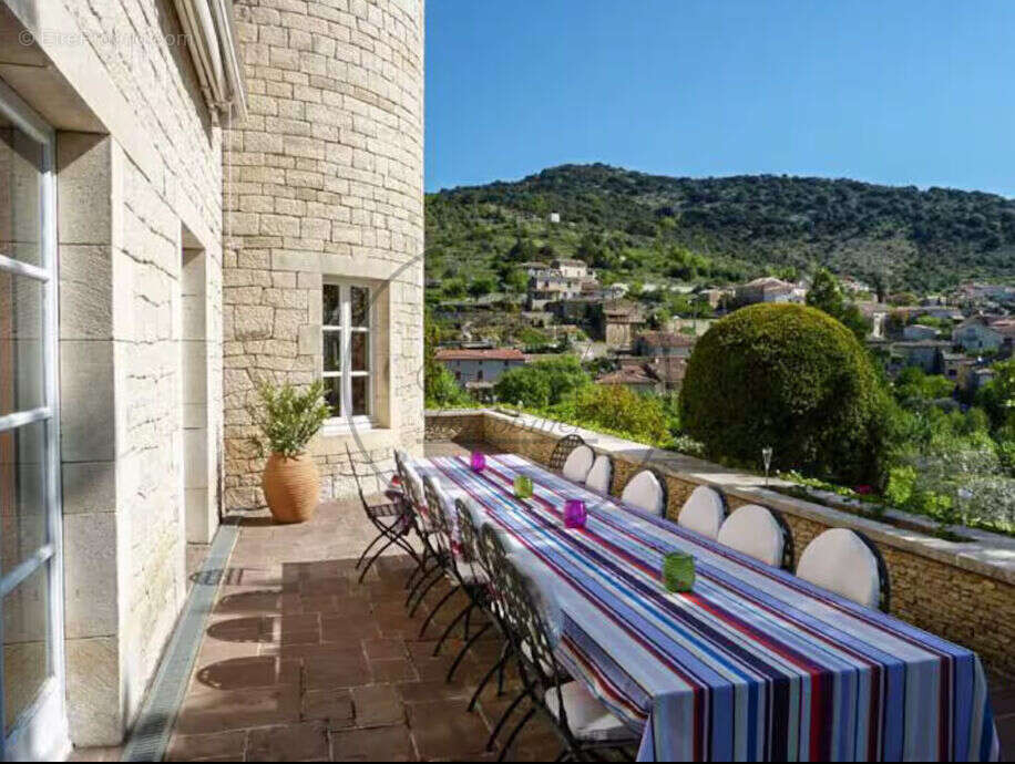 Maison à SAINT-SAUVEUR-DE-CRUZIERES