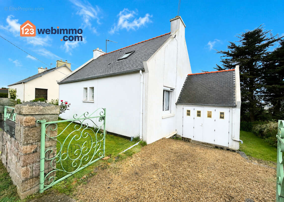 Maison à TREDREZ-LOCQUEMEAU