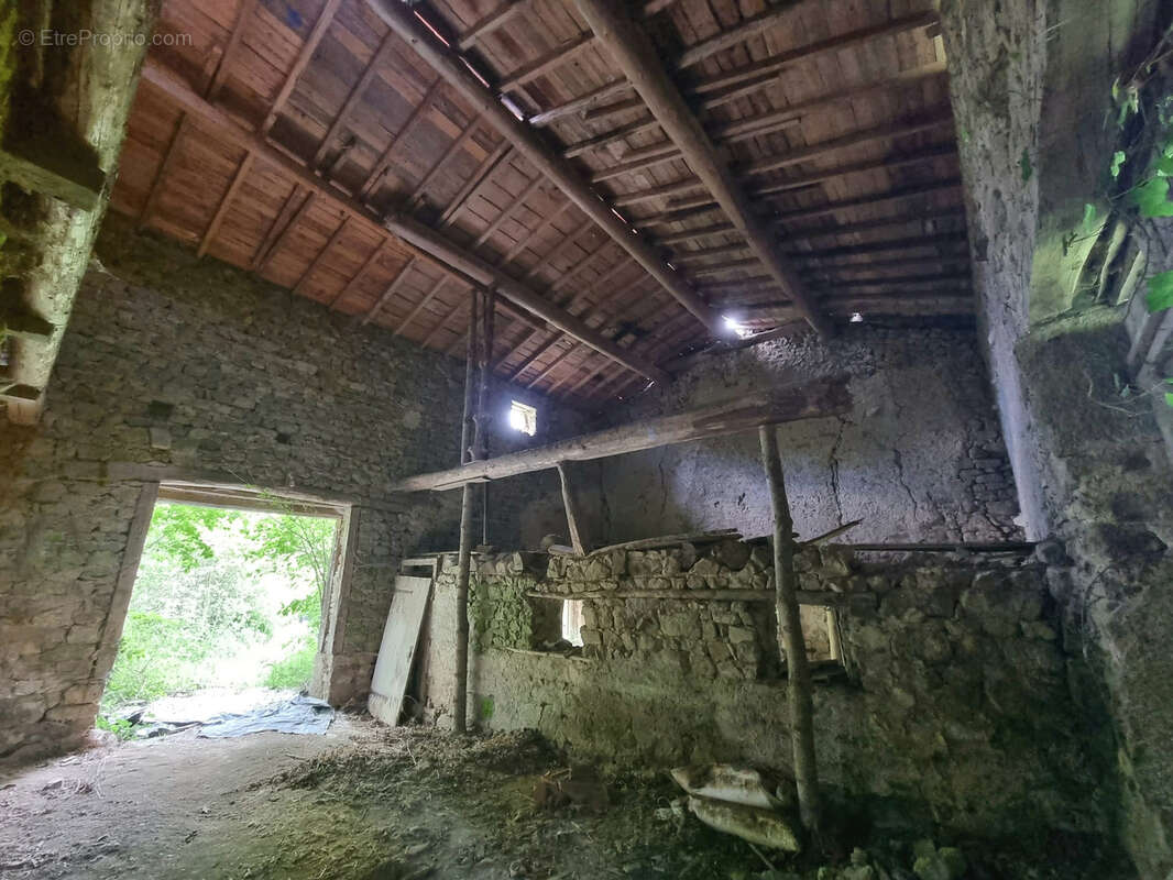 Maison à SAINT-AMANT-ROCHE-SAVINE