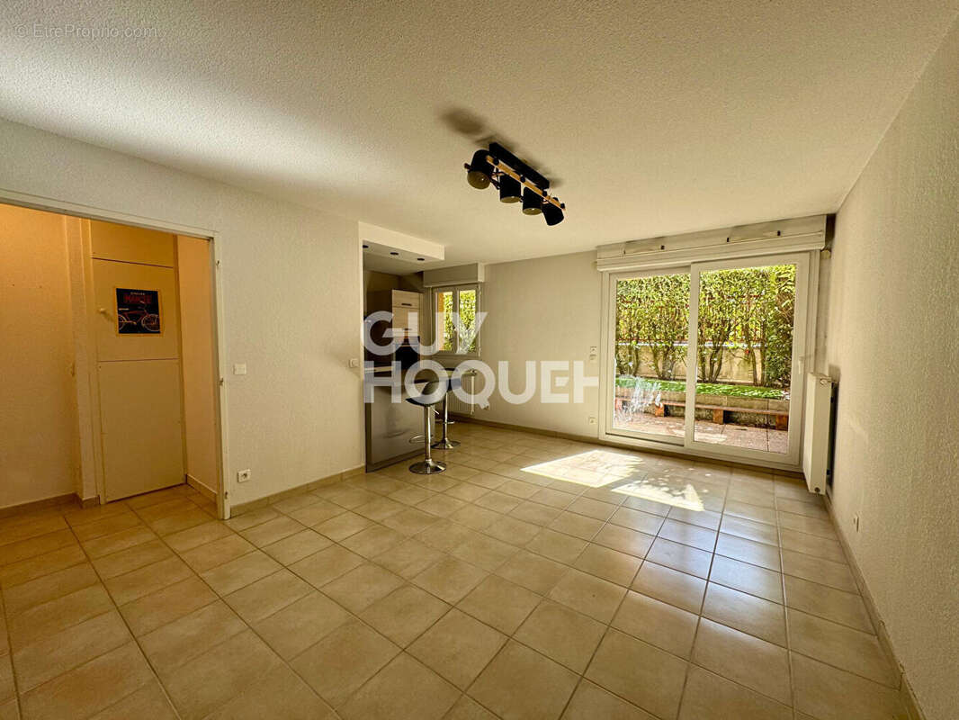 Appartement à CRUSEILLES