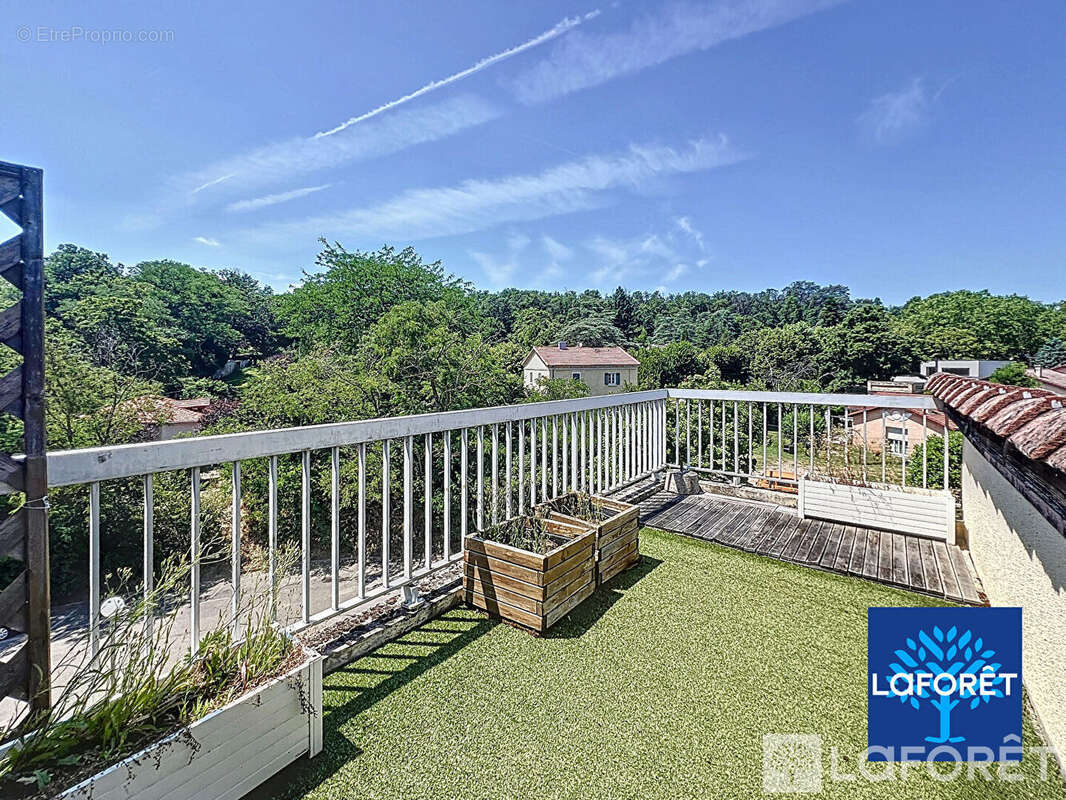 Appartement à SAINT-GENIS-LAVAL