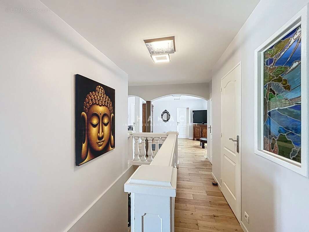 Maison à LA TOUR-DE-SALVAGNY