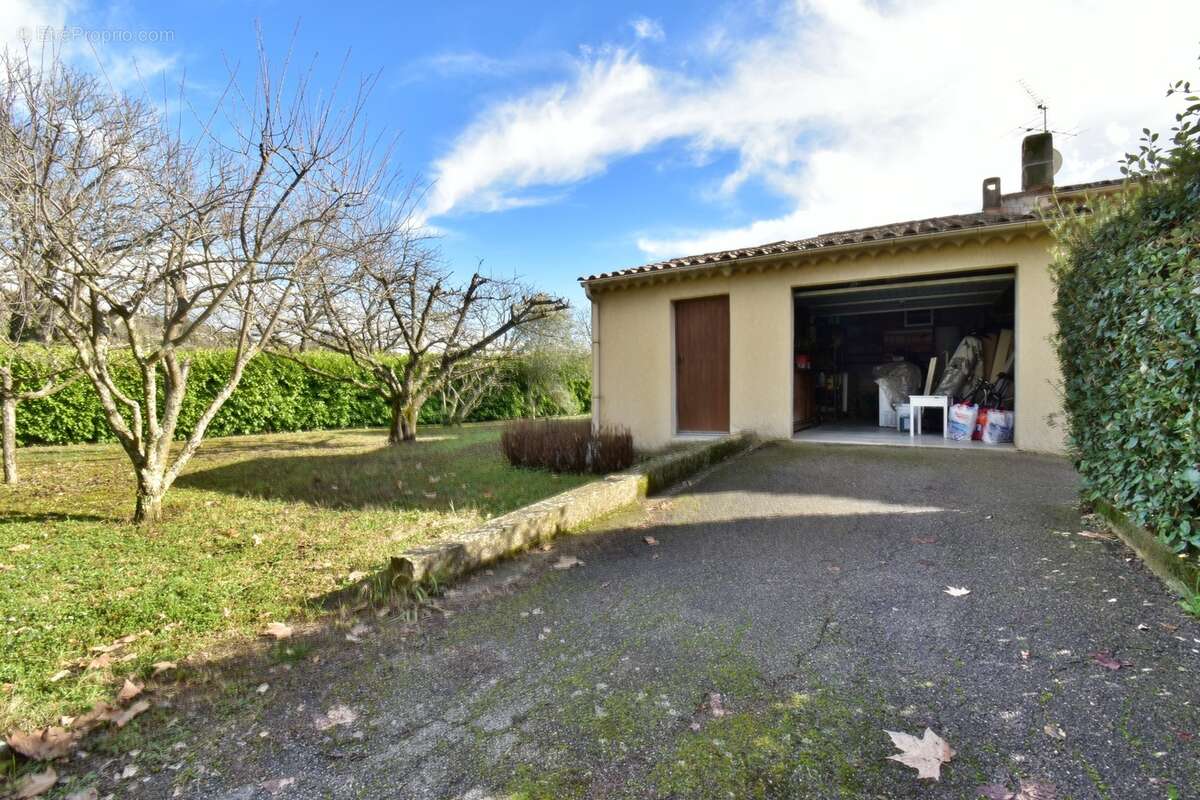VILLA de plain-pied de 143 m² avec piscine sur 1 378 m² de terrain clos - photo 22