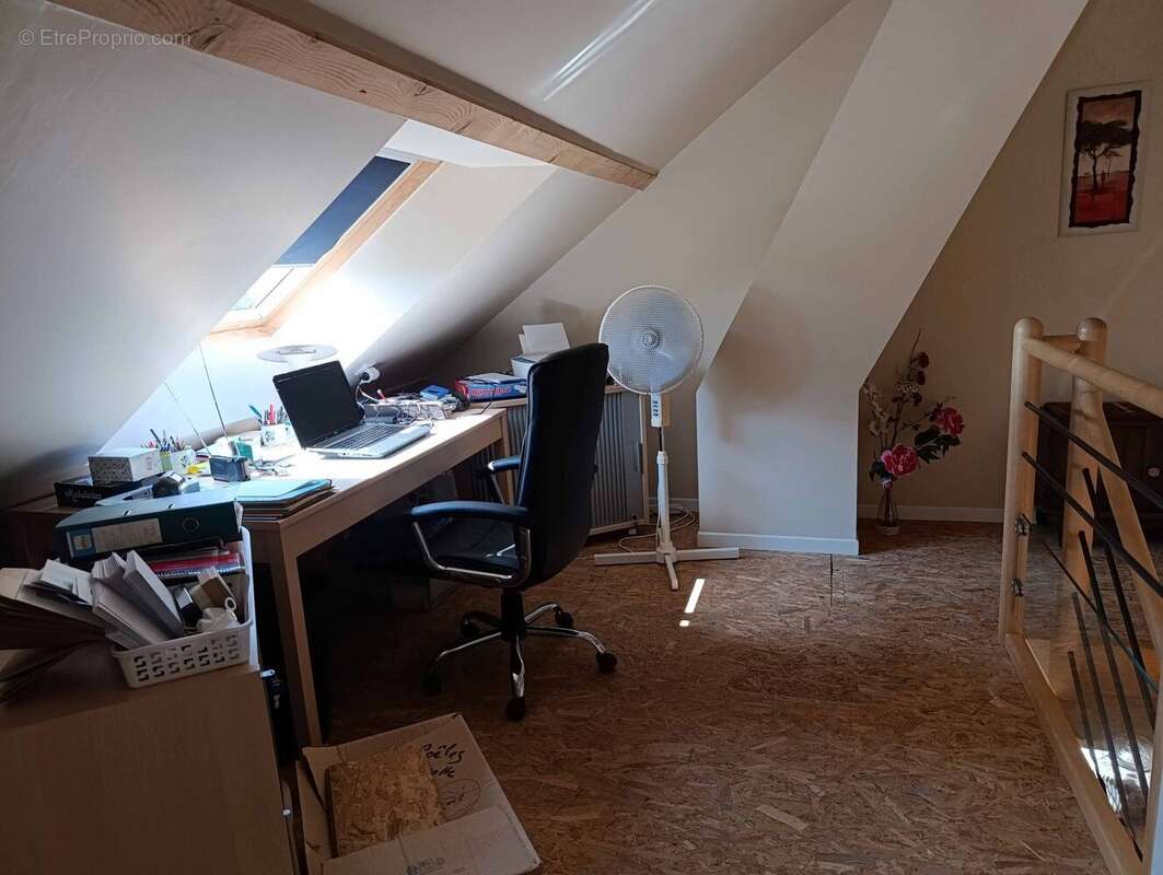 Maison 117 m² à Crepand  - photo 7