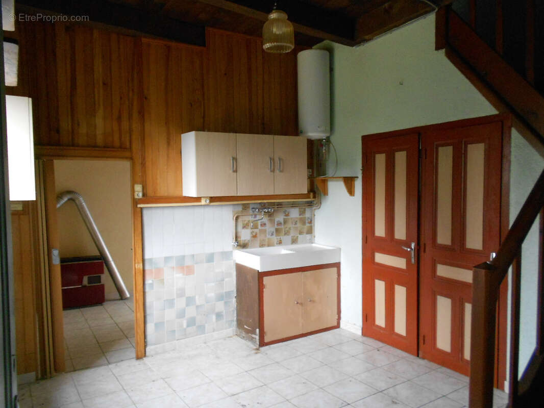 Maison de village à rénover, cœur de village, proche d'Arlanc - photo 3