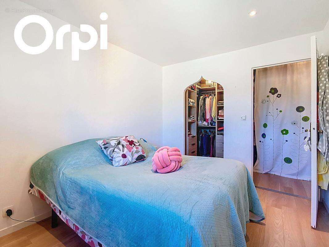 Appartement à SOLLIES-PONT