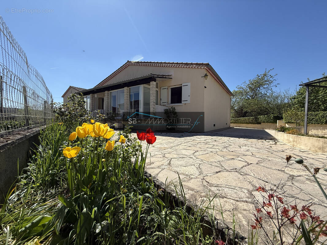 Maison à SAINT-JULIEN-LES-ROSIERS