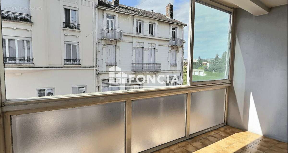 Appartement à LE CHAMBON-FEUGEROLLES