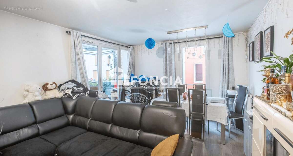 Appartement à L&#039;ILE-SAINT-DENIS