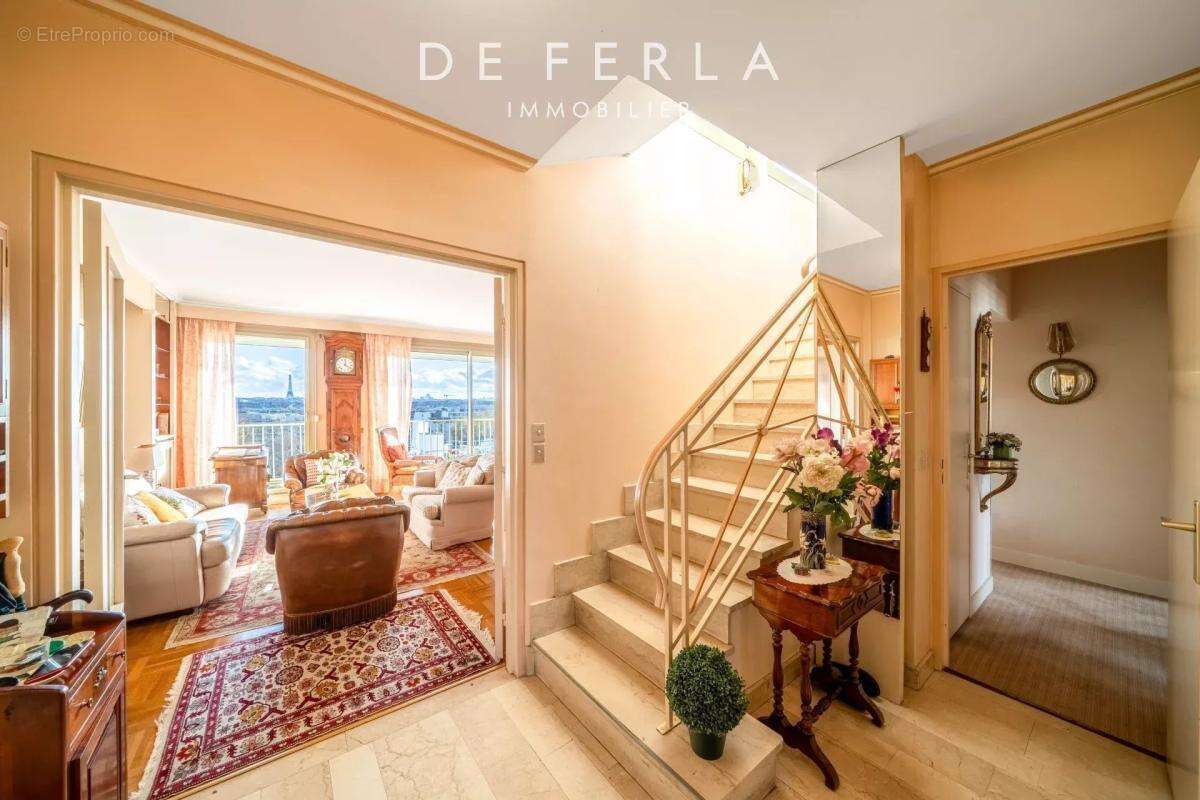 Appartement à COURBEVOIE