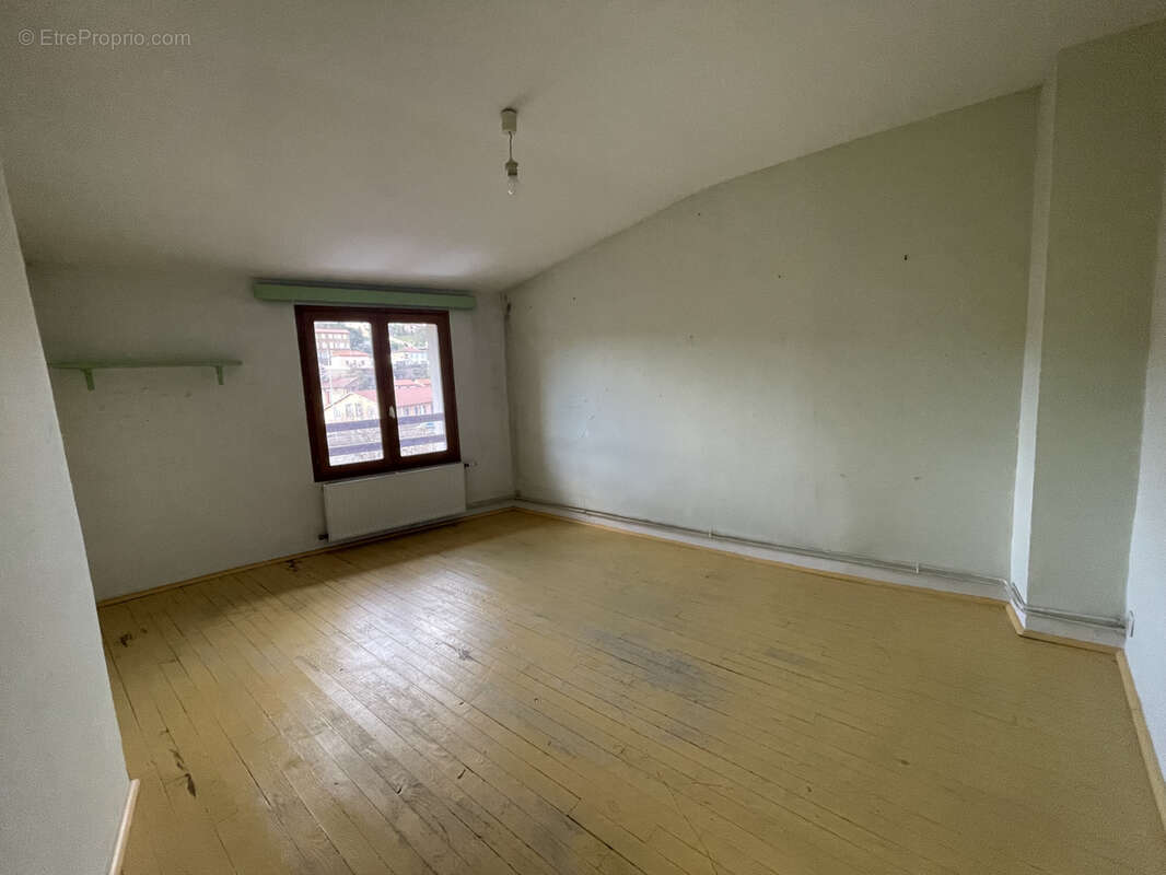 Appartement à L'ARBRESLE