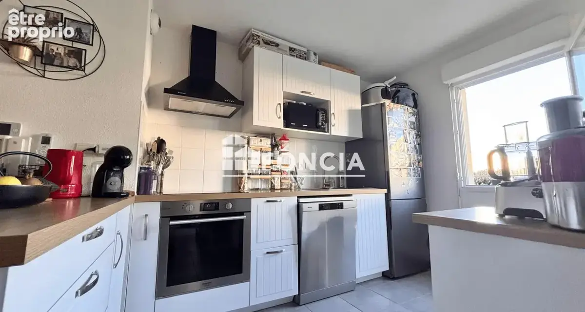 T3 avec terrasse, piscine, climatisation & 2 parkings – Aucun travaux - LOCAL A VELO - photo 4