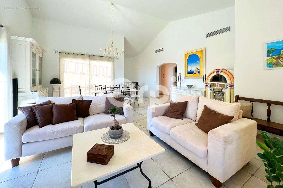 Maison à MANDELIEU-LA-NAPOULE