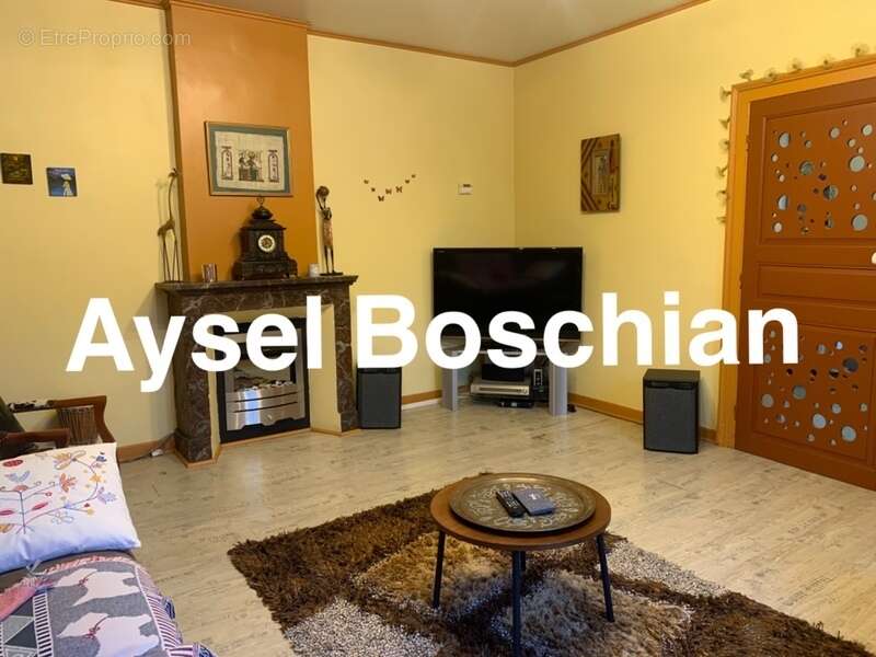 Maison à VIVIERS-SUR-CHIERS