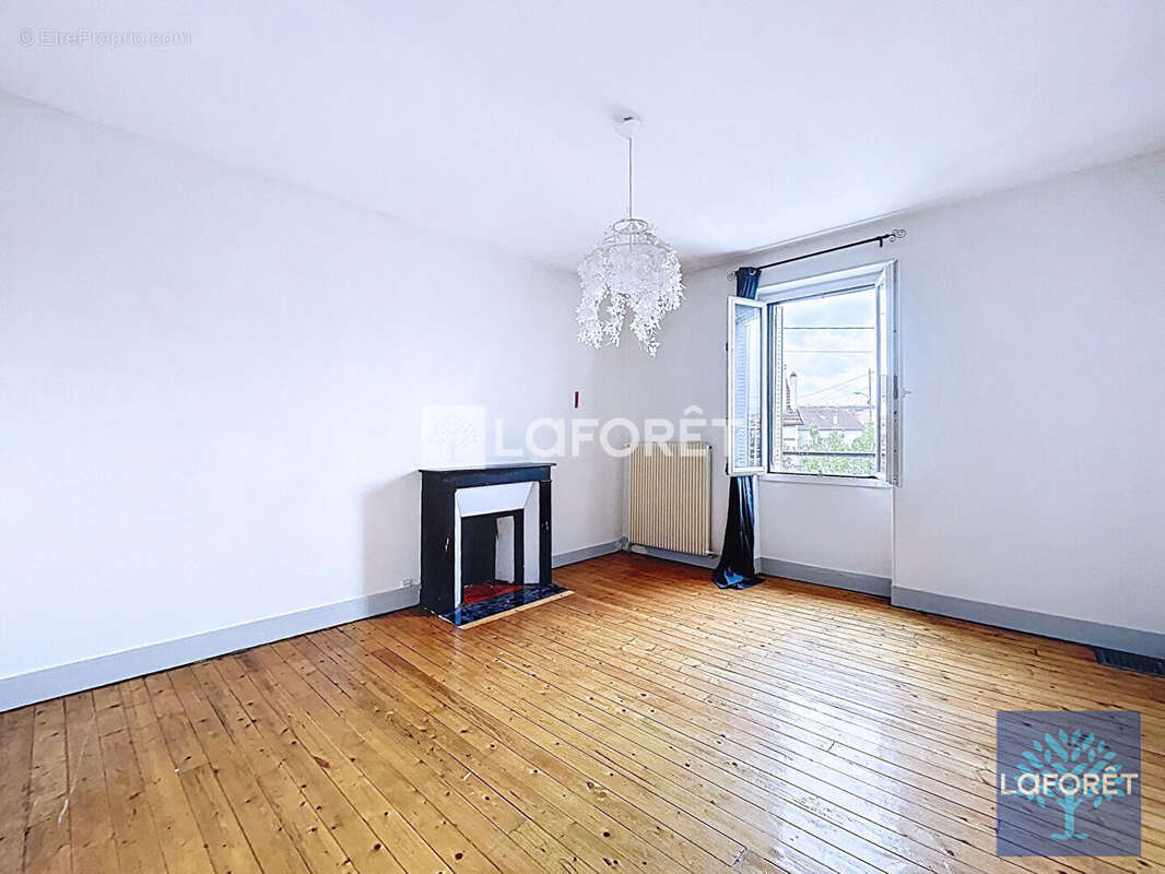 Maison à VIGNEUX-SUR-SEINE