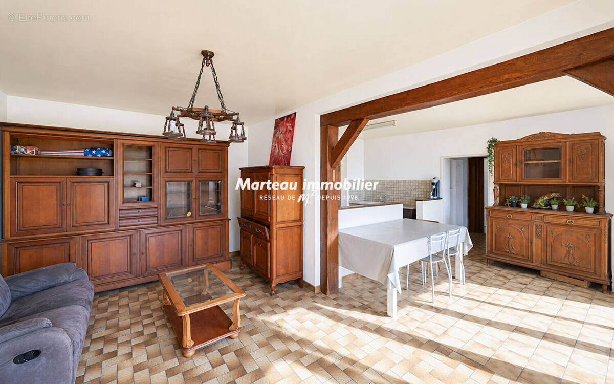 Maison à SAINT-VINCENT-DU-LOROUER