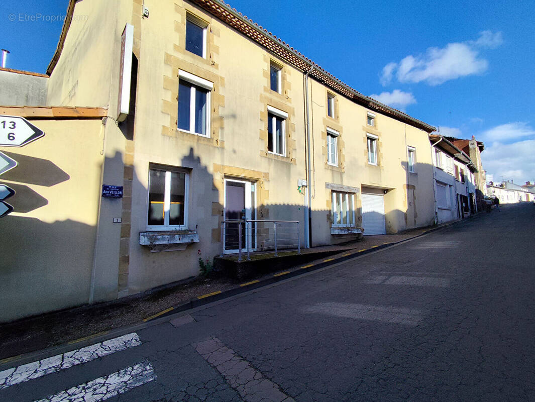 Maison à AVAILLES-LIMOUZINE