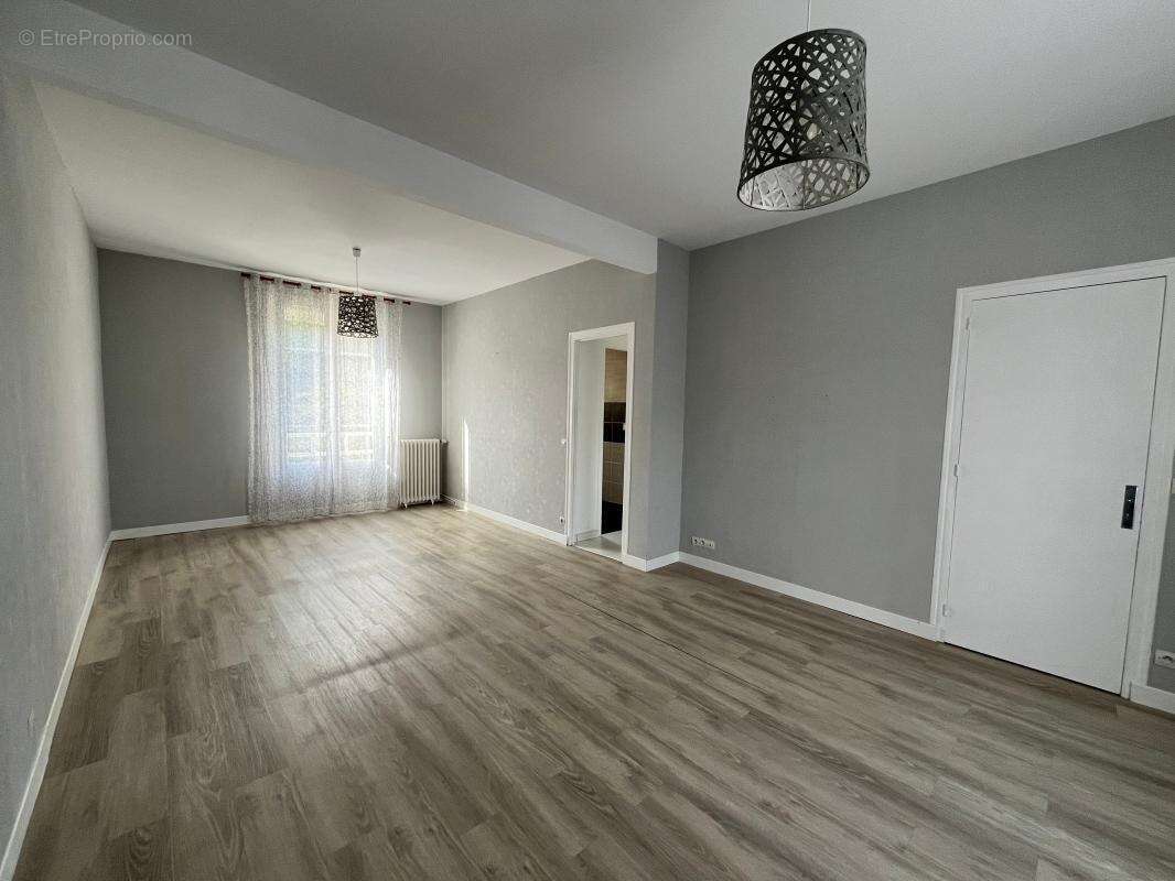 Maison à LA JONCHERE-SAINT-MAURICE