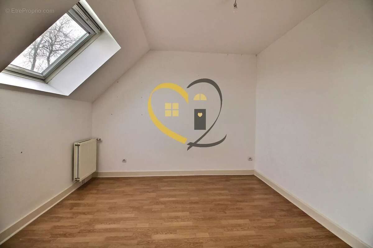 Maison à LA CHAPELLE-SAINT-URSIN