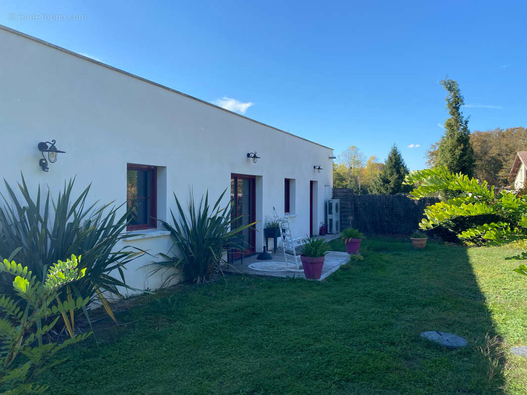 Maison à PUJOLS-SUR-CIRON