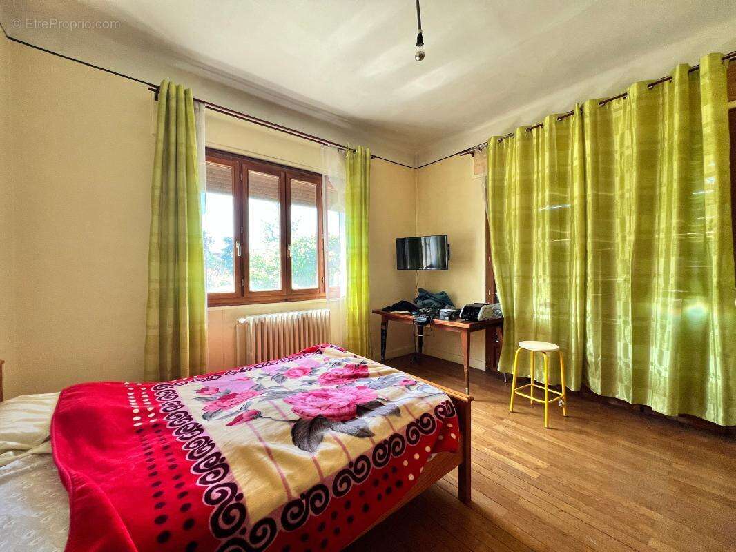 Maison 6 Pièces de près de 145 m2 à vendre dans le secteur du VERNAY - photo 10
