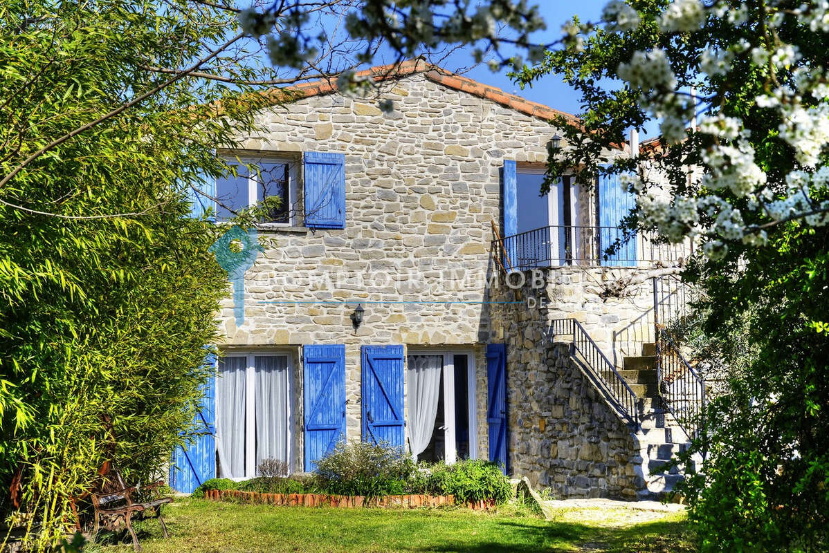 SECTEUR QUISSAC : Propriété comprenant 1 habitation principale et 3 gîtes avec piscine - photo 4