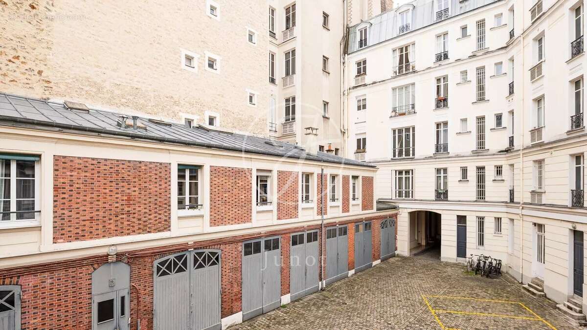 Appartement à PARIS-16E