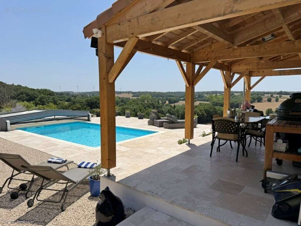 Maison à CHARROUX