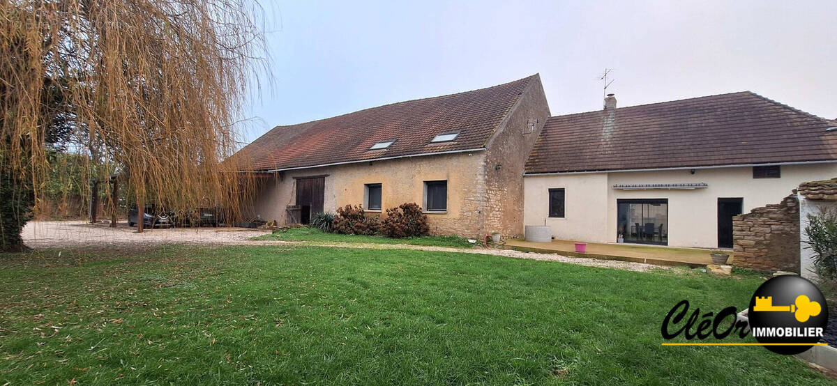 Maison à SAINT-SYMPHORIEN-SUR-SAONE