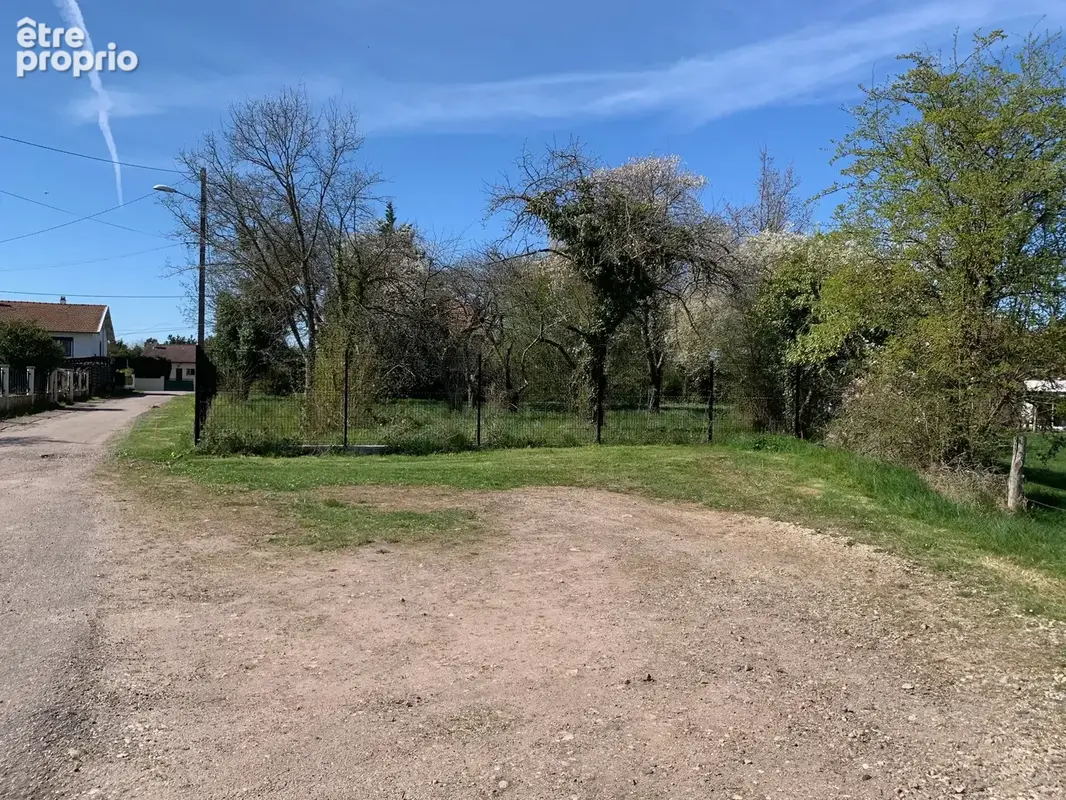 Terrain plat constructible 1 ou 2 maisons - photo 3