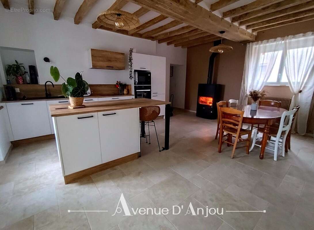 Maison à BECON-LES-GRANITS