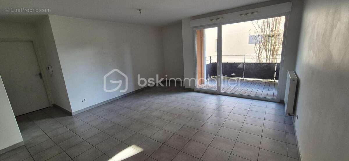 Appartement à MEYZIEU