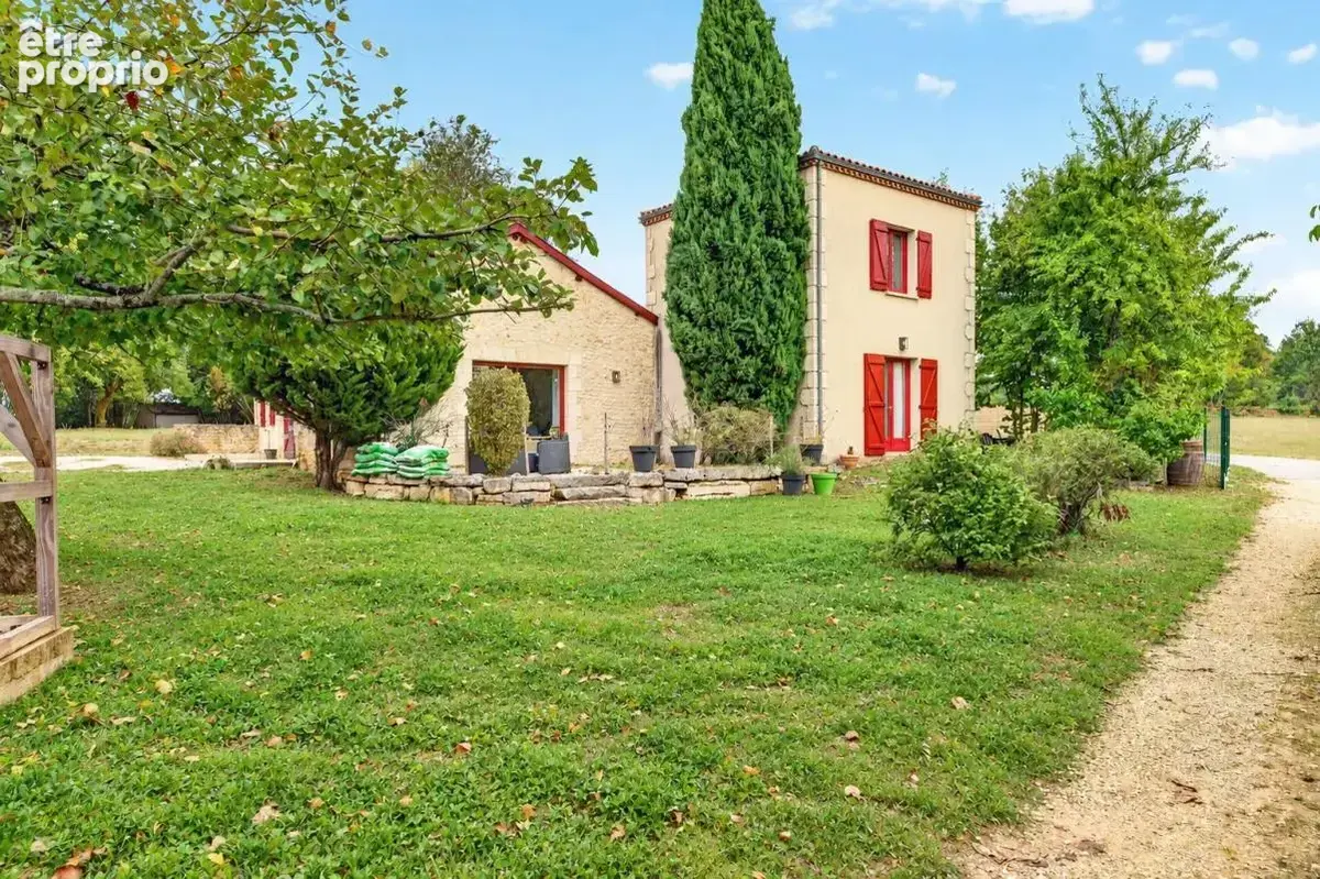 Séjour cathédrale, pierre et jardin : maison avec séchoir à Veyrines-de-Vergt - photo 1