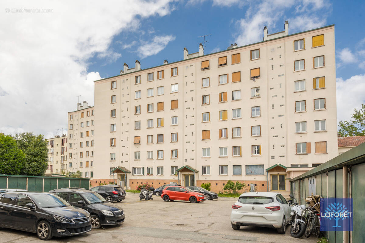 Appartement à LES PAVILLONS-SOUS-BOIS