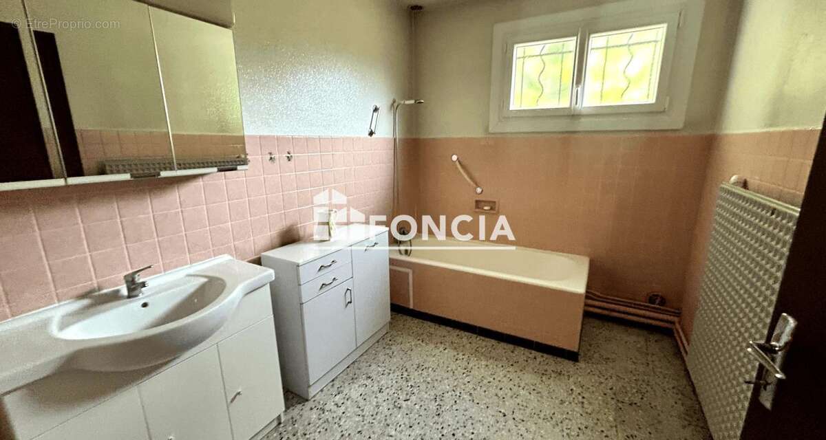 Maison à MONTELIMAR