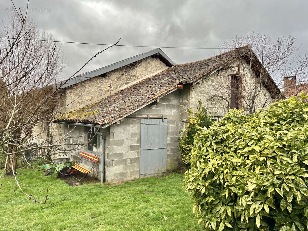 Terrain à SAINT-GENCE