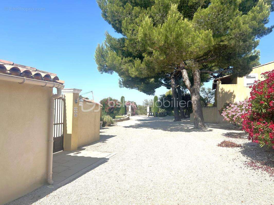 Maison 39 m² à Aureille  - photo 4