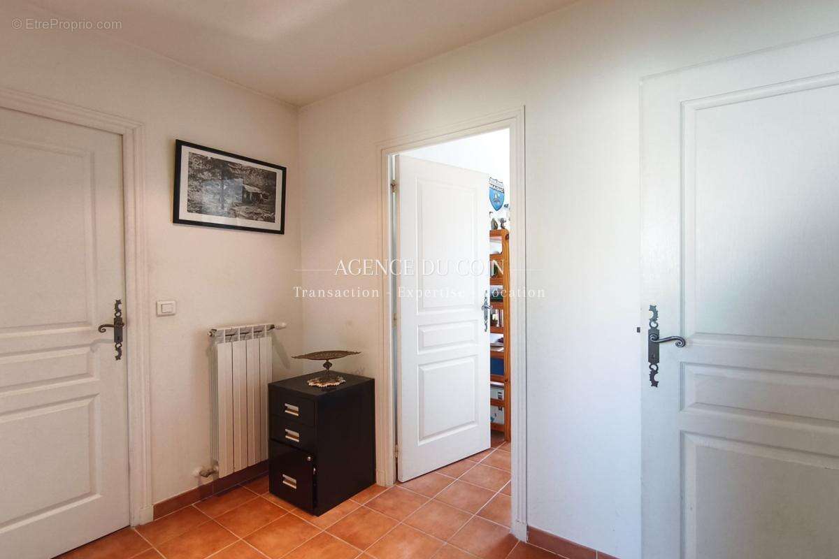 Maison à LE MUY