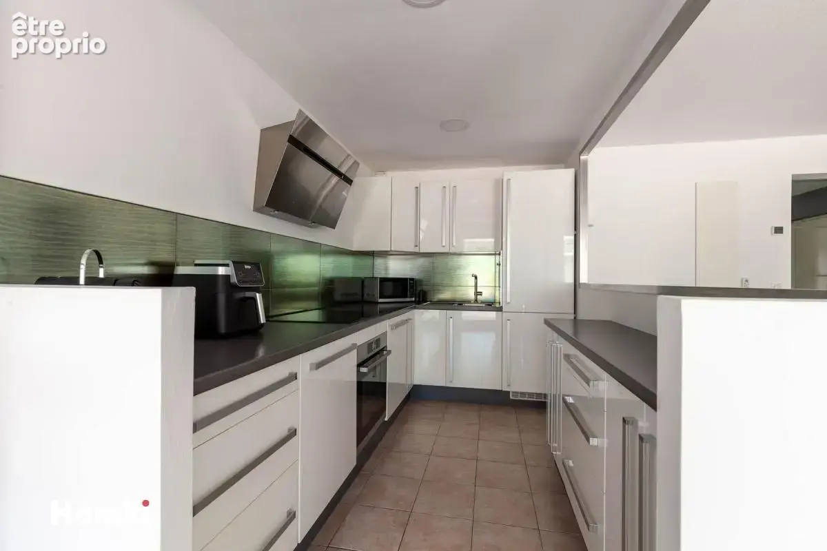 Appartement T3 de 67 m² à Marseille 13005, Rue Jules Gontard - photo 3