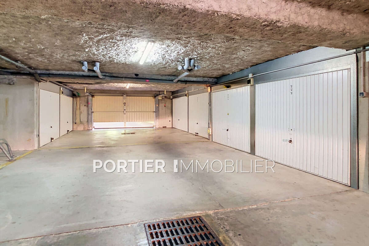 Parking 14 m² à Antibes  - photo 2
