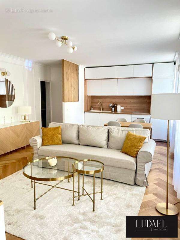 Appartement à PARIS-17E