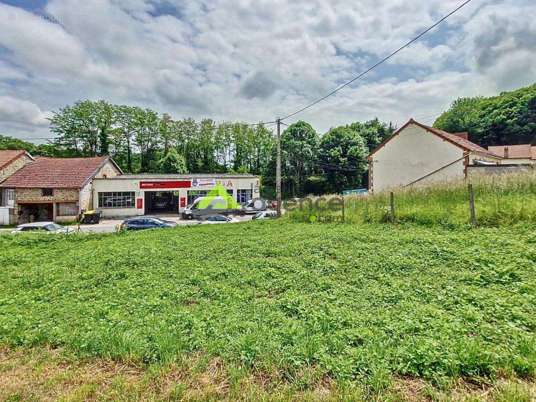 Terrain à LA BRIONNE