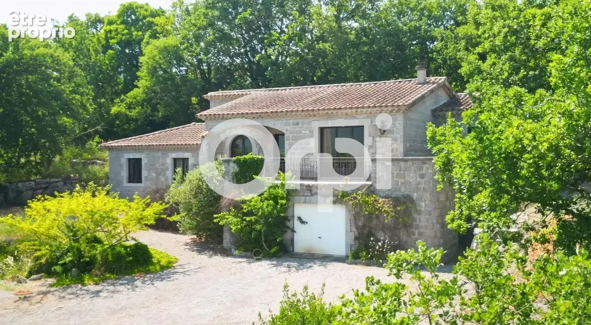 Maison 5 pièces 136 m² · à Ruoms · 136 m² · 443 000 €
